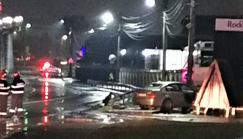 Râmnicu Vâlcea: Un autoturism a lovit o conductă de gaze - nu s-au înregistrat victime