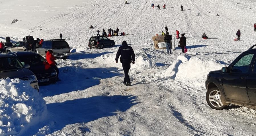 36 de persoane si 7 autoturisme au fost evacuate in siguranță de către jandarmii și polițiștii din Horezu