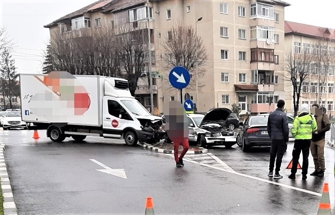 Râmnicu Vâlcea Accident rutier la intersecția străzilor Republicii și Decebal