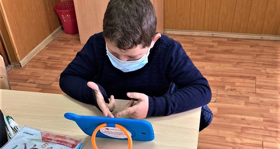 Anchetă „Salvați Copiii”: Trei sferturi dintre profesori și părinți și peste jumătate dintre copii consideră necesară redeschiderea școlilor