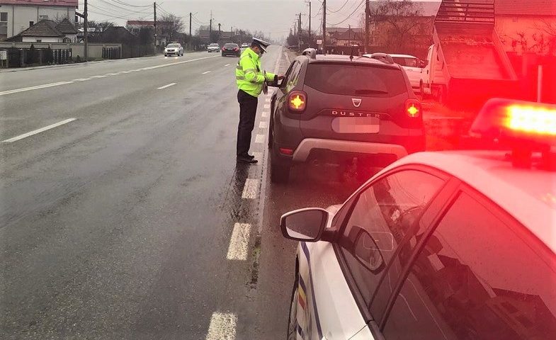 În weekend polițiștii vâlceni au continuat acțiunile de prevenire și limitare a infectării cu SARS-COV-2