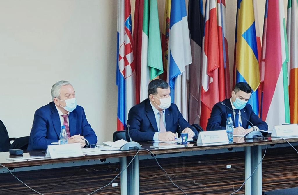 Primarul Mircia Gutău şi colegii din conducerea Asociaţiei Municipiilor s-au cu Ministrul Investiţiilor şi Proiectelor Europene, Cristian Ghinea, şi cu viceprim-ministrul Dan Barna