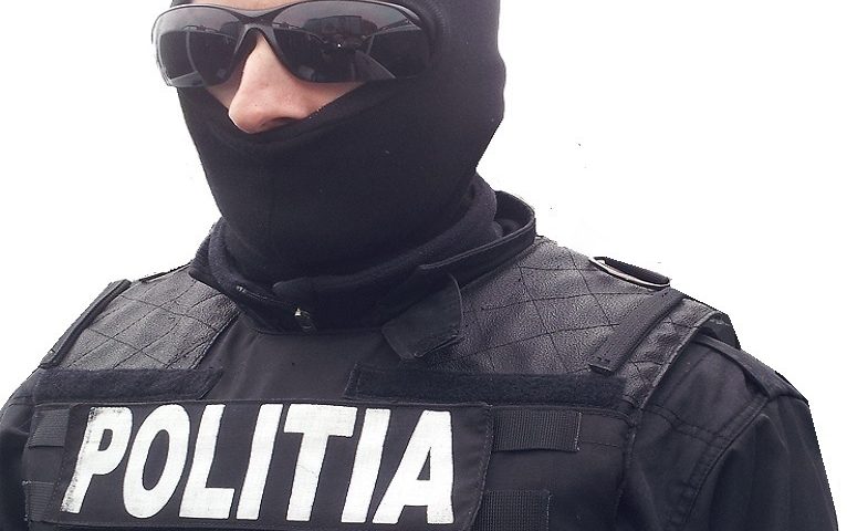 Percheziții în Râmnicu Vâlcea, Drăgășani și Craiova, într-un dosar de trafic de minori, proxenetism și trafic de droguri