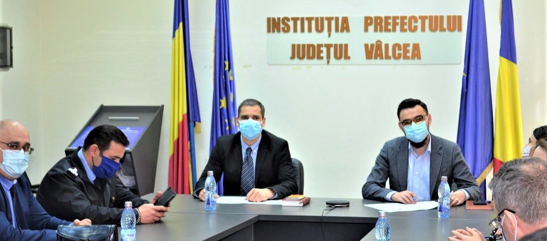 Prefectul de Valcea Sebastian Fartat reinvestit in functie Robert Vasile Achim este noul subprefect