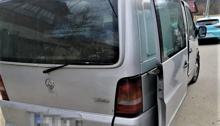 Transport ilegal de peste identificat de politisti la Stoenesti